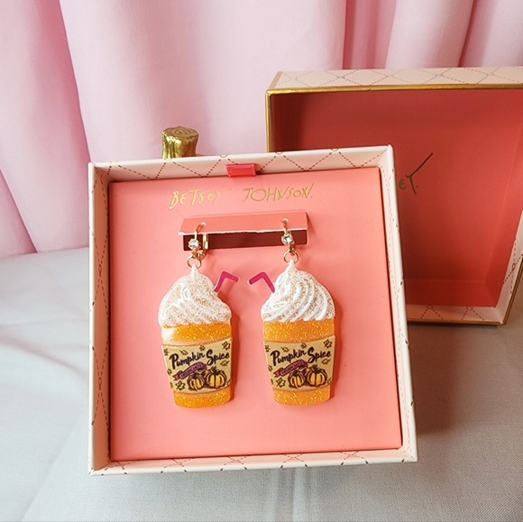 🏷 CLEARANCE! Betsey Johnson Pumpkin Spice Latte Drop Earrings - Picture 3 of 9